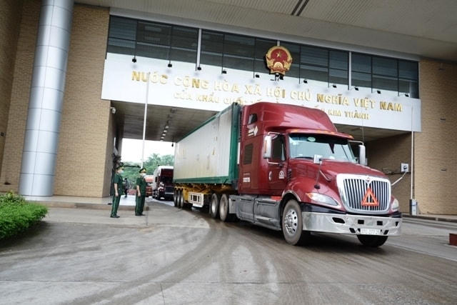 Hoạt động xuất nhập khẩu qua cửa khẩu quốc tế đường bộ số II Kim Thành, Lào Cai.
