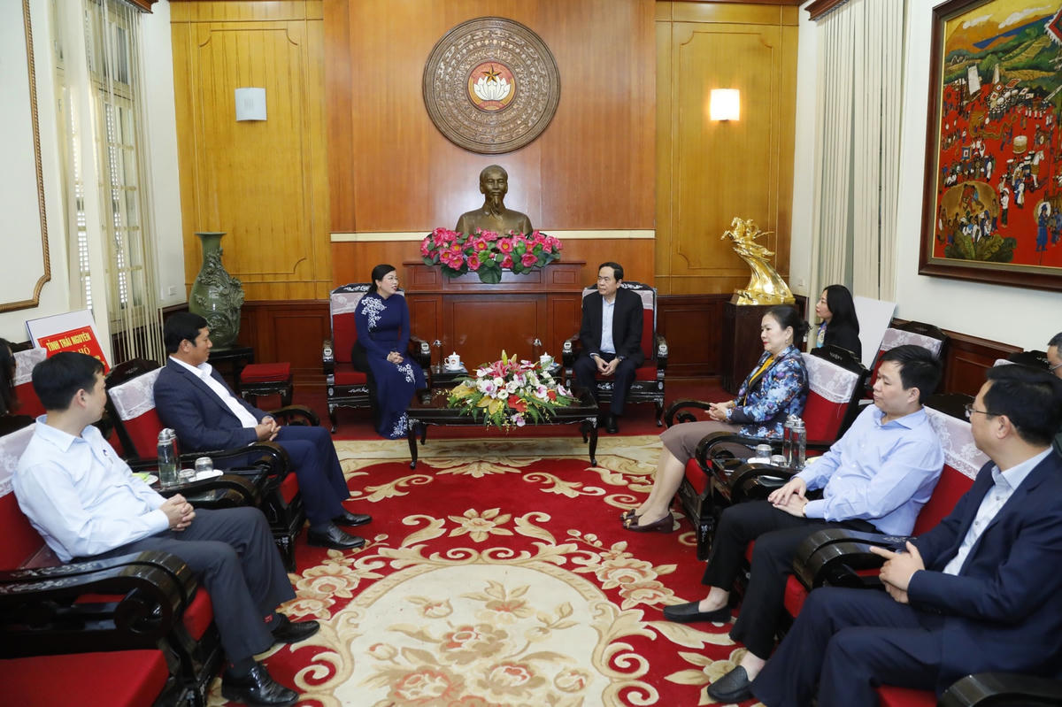Quang cảnh buổi tiếp nhận.