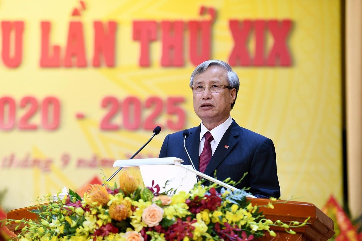 Thường trực Ban Bí thư Trần Quốc Vượng dự và chỉ đạo Đại hội Đảng bộ tỉnh Yên Bái lần thứ XIX.