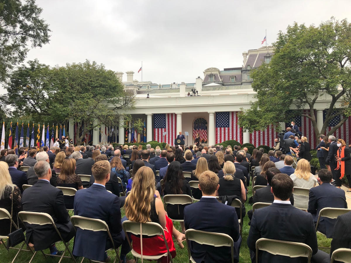 Quang cảnh tại Vườn Hồng Nhà Trắng khi Tổng thống Trump thông báo lựa chọn nhân sự tiếp theo cho chức danh Thẩm phán Tòa án Tối cao.  Ảnh: Twitter.