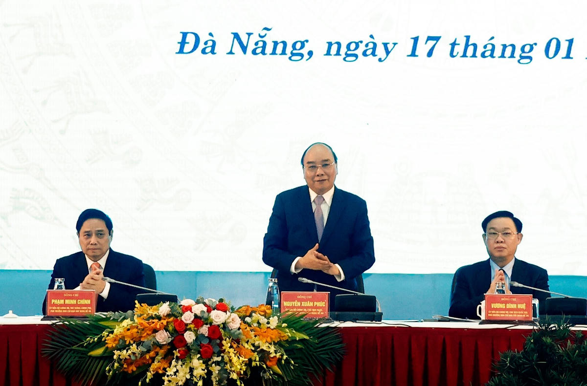 Chủ tịch nước Nguyễn Xuân Phúc; Thủ tướng Chính phủ Phạm Minh Chính và Chủ tịch Quốc hội Vương Đình Huệ tại hội thảo. Ảnh: TTXVN