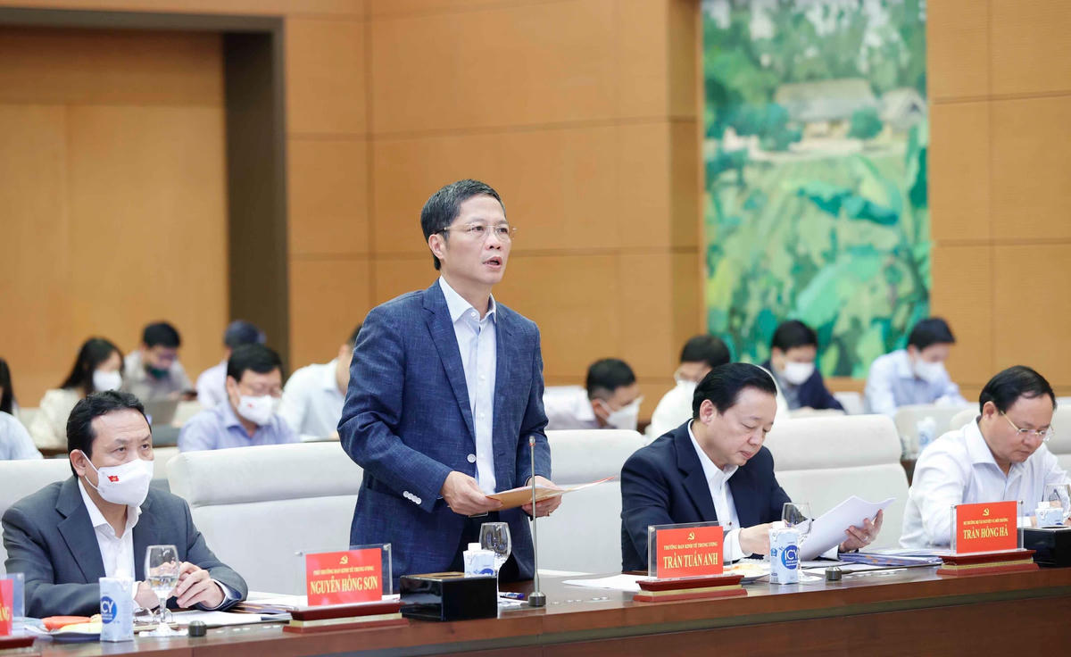Trưởng ban Kinh tế Trung ương Trần Tuấn Anh phát biểu tại hội nghị.