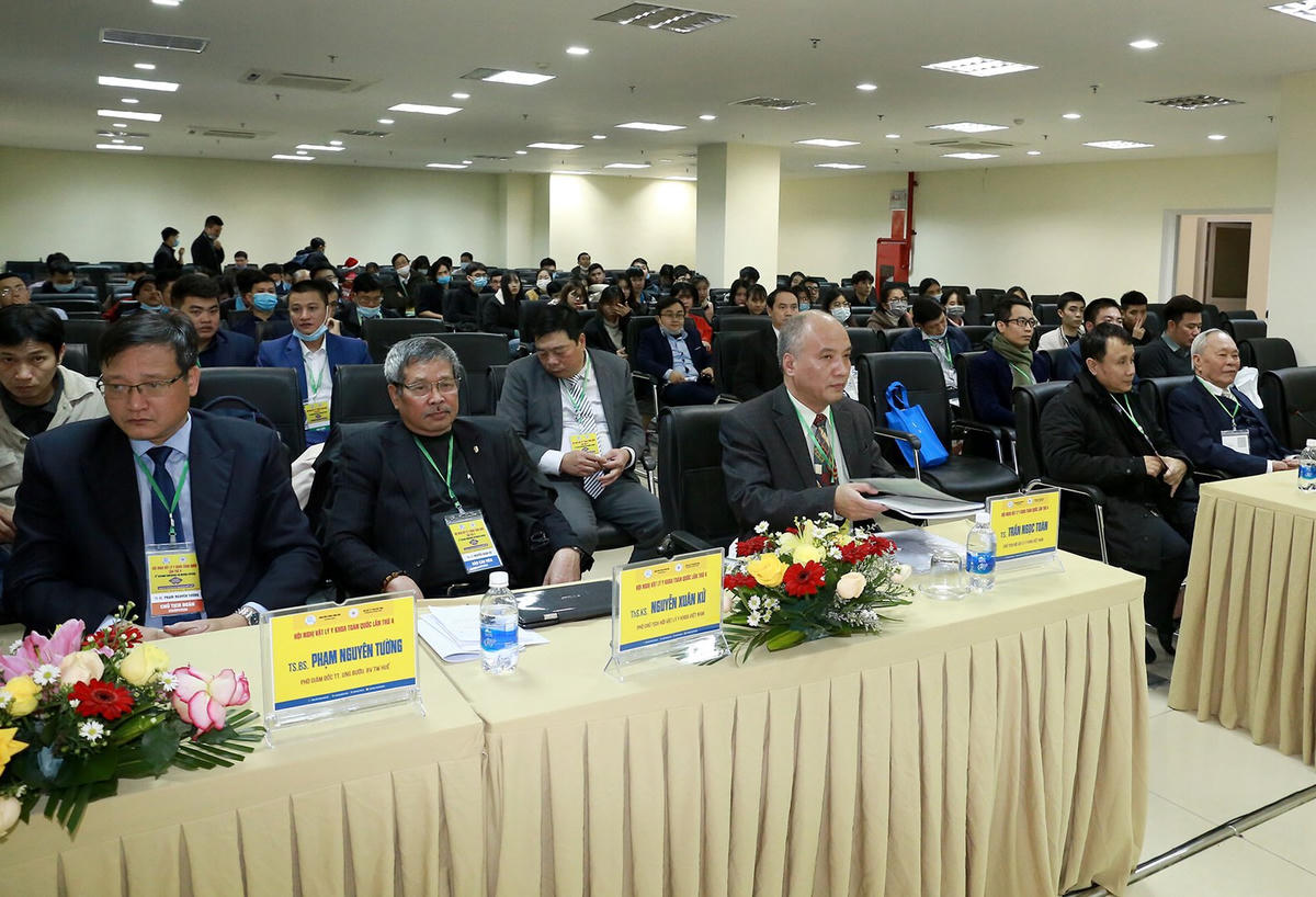 Các đại biểu tham dự Hội nghị khoa học Phòng chống ung thư thường niên Huế 2020 .