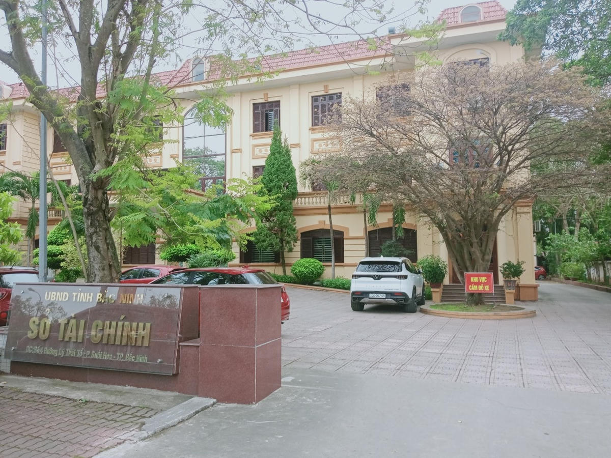 Công an tỉnh Bắc Ninh đã bắt giữ ông Phạm Quốc Tuấn, Phó Giám đốc Sở Tài chính Bắc Ninh và một trưởng phòng của Sở này.