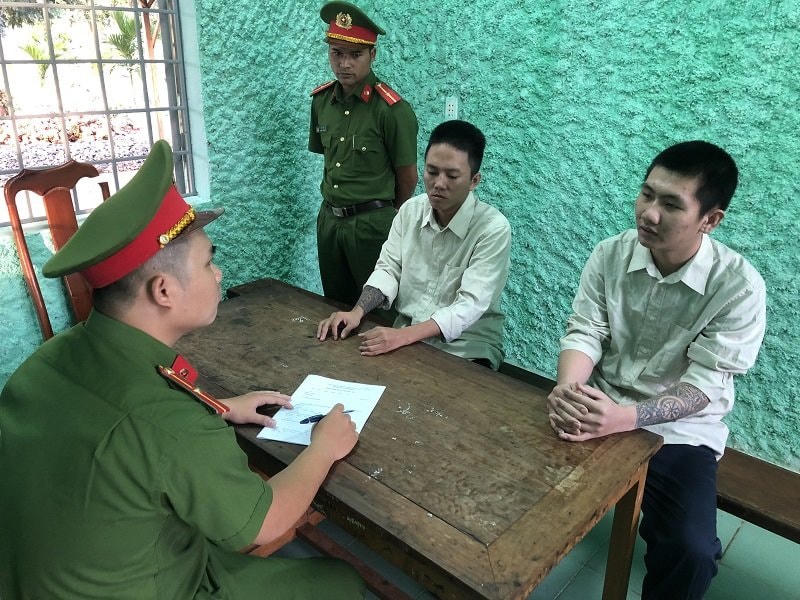 Ngô Thành Đạt và Phạm Đăng Khoa tại cơ quan Công an.