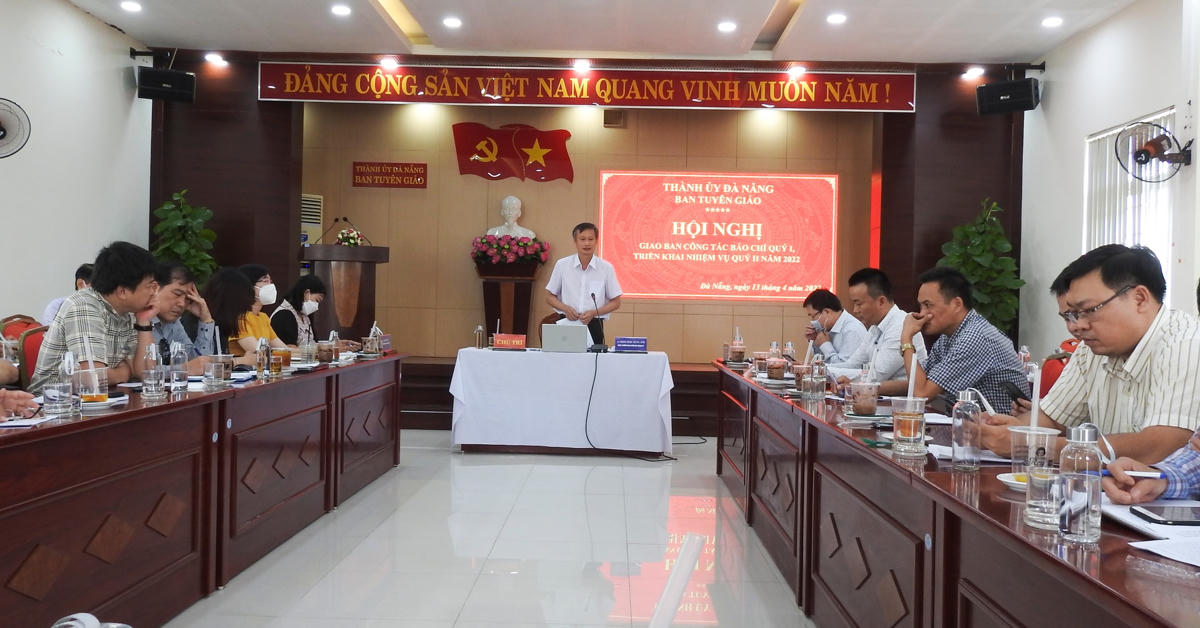 Trưởng ban Tuyên giáo Thành ủy Đà Nẵng Đoàn Ngọc Hùng Anh, chủ trì Hội nghị giao ban báo chí sáng 13/4. Ảnh Thanh Tùng.