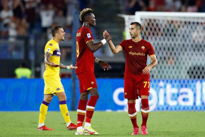 Abraham kiến tạo cho Henrikh Mkhitaryan ghi bàn mở tỉ số.