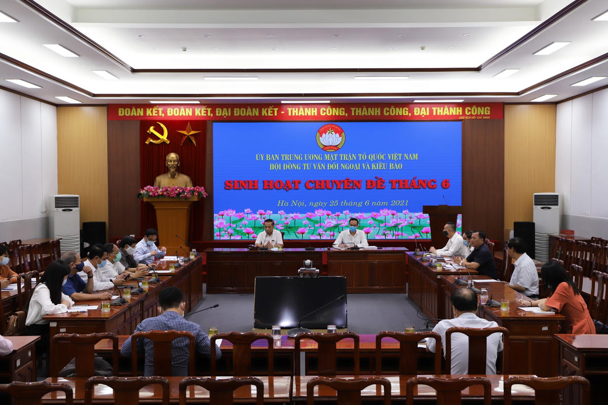 Quang cảnh buổi sinh hoạt chuyên đề.