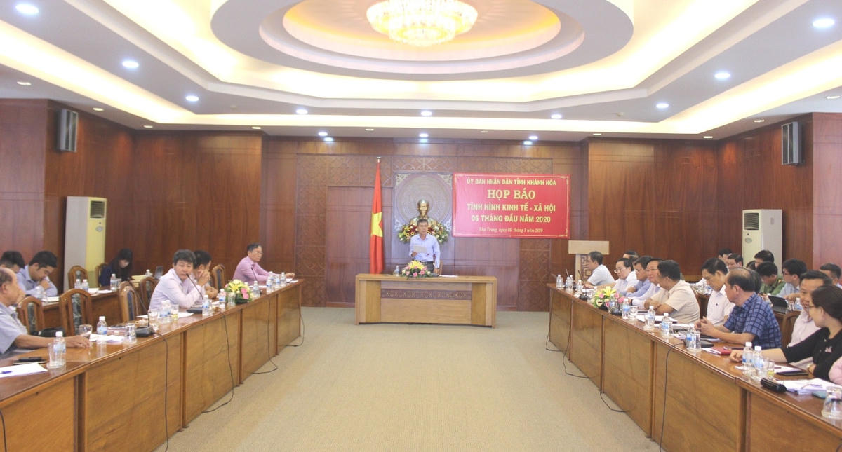 Quang cảnh buổi họp báo.