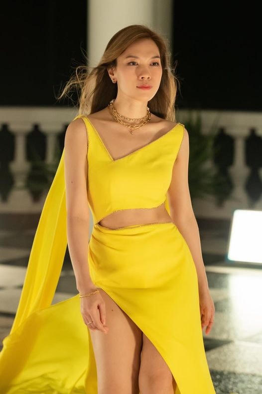 Chị đại Mỹ Tâm gửi lời chúc đến những người hâm mộ yêu thương: “Chúc quý khán giả, các anh chị và các bạn một năm mới tràn đầy sức khỏe, hạnh phúc và như ý!”.