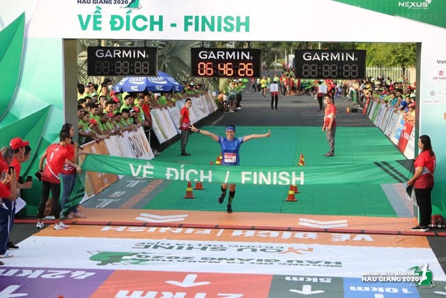 Giải marathon Hậu Giang thu hút hơn 7000 vận động viên tham dự.  