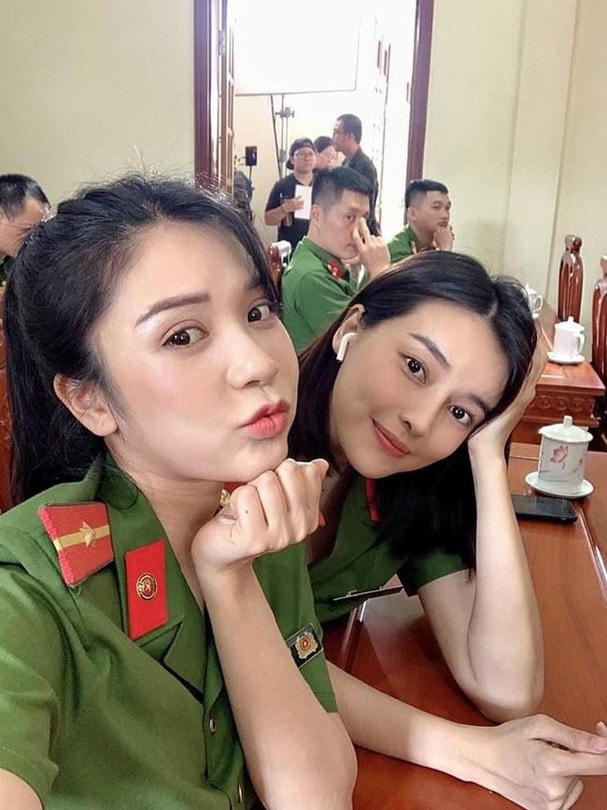 Phim cảnh sát hình sự "Bão ngầm" vừa lên sóng khung giờ vàng VTV đã được khán giả chú ý ngay từ tập đầu bởi sự gay cấn, cảnh quay đẹp mắt.