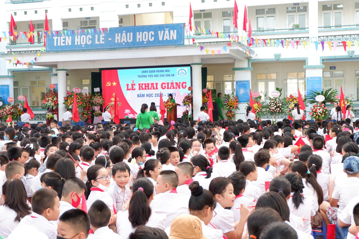 Học sinh Trường Tiểu học Chu Văn An (Q. Hoàng Mai, Hà Nội) trong lễ khai giảng.