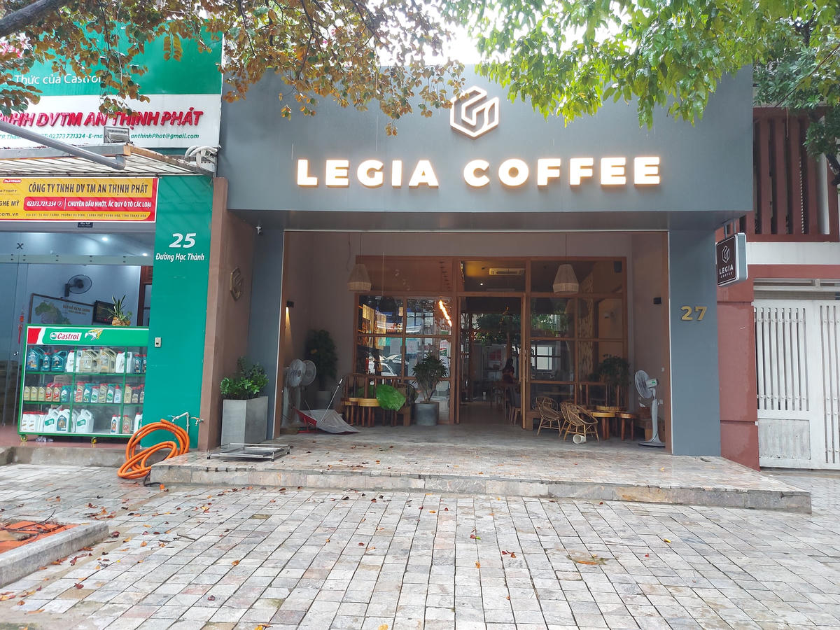  Kết thúc giãn cách xã hội, quán cafe, đồ uống trên địa bàn Thanh Hóa mở cửa trở lại và thực hiện nghiêm túc quy định về phòng chống dịch Covid-19, chỉ bán cho khách mang về.