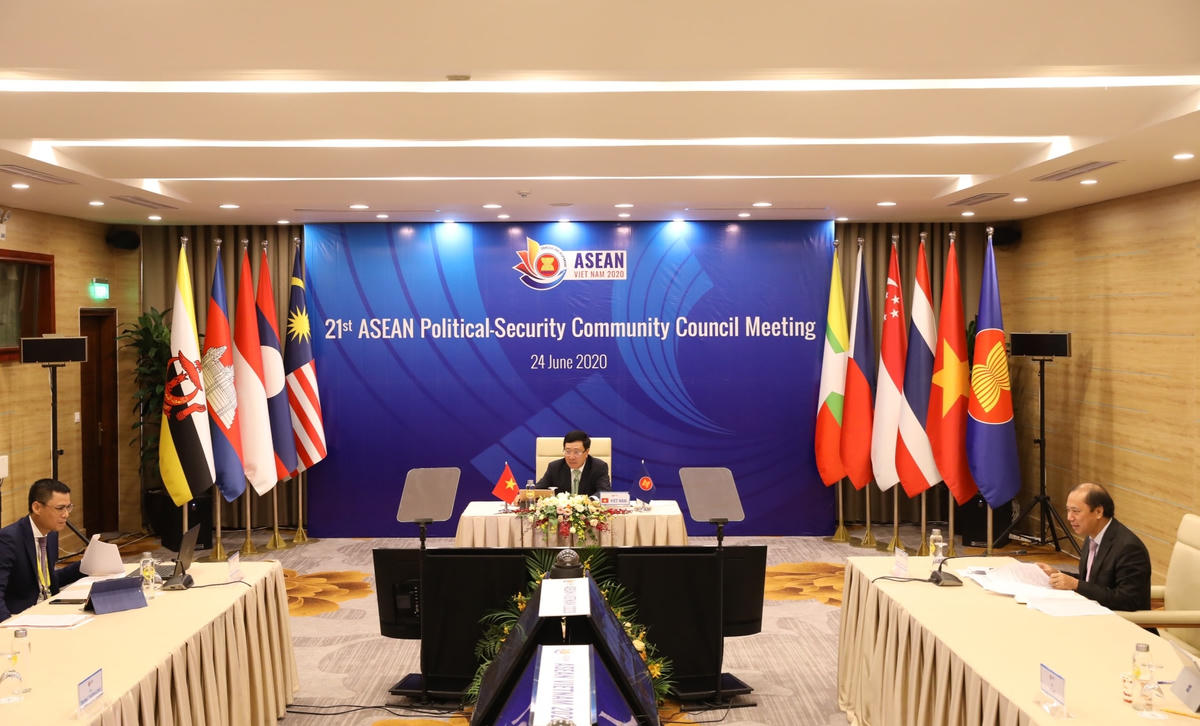 Phó Thủ tướng, Bộ trưởng Ngoại giao Phạm Bình Minh chủ trì Hội nghị Cộng đồng Chính trị-An ninh ASEAN 21. Ảnh: Quang Vinh.