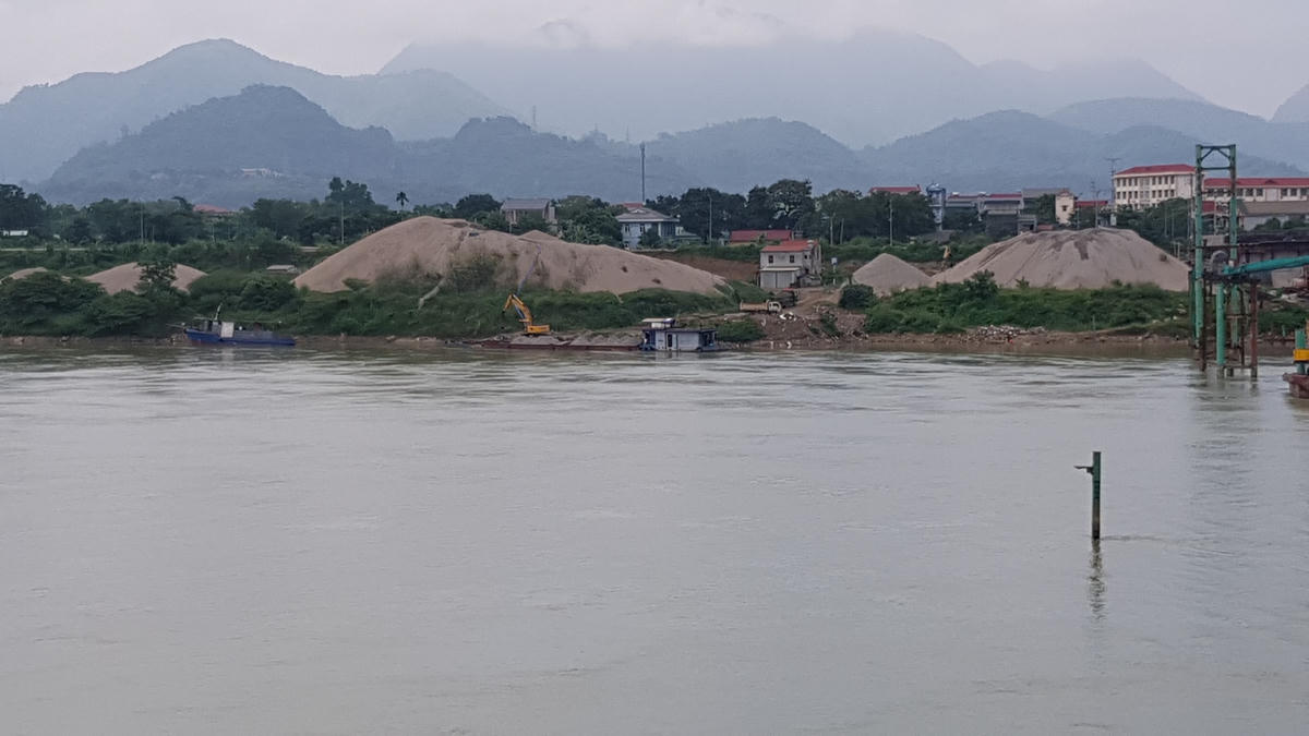 Hòa Bình: Bao giờ mới di dời những bến, bãi tập kết cát, sỏi không đúng quy hoạch?