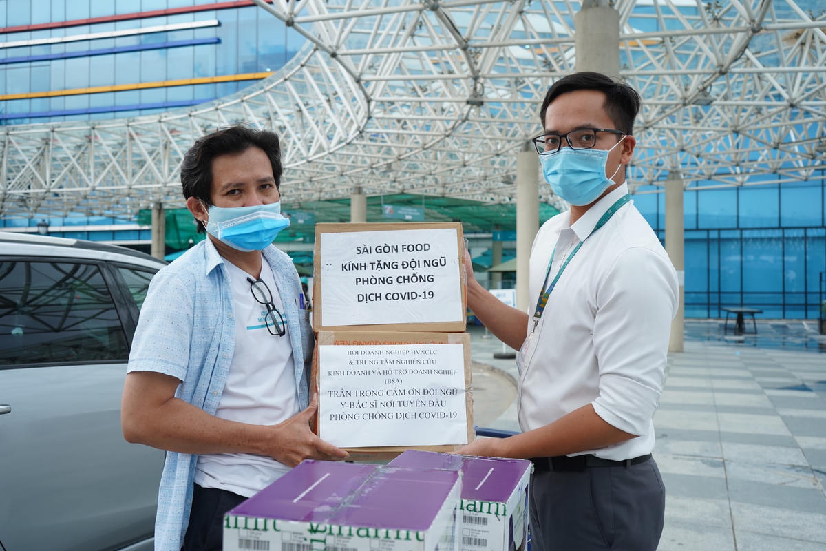 Cháo dinh dưỡng ăn liền được doanh nghiệp trao tặng cho Bệnh viện Nhi đồng TP HCM.