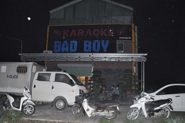 Bất chấp “lệnh cấm”, quán Karaoke Bad Boy vẫn hoạt động và để khách hát sử dụng trái phép ma túy.