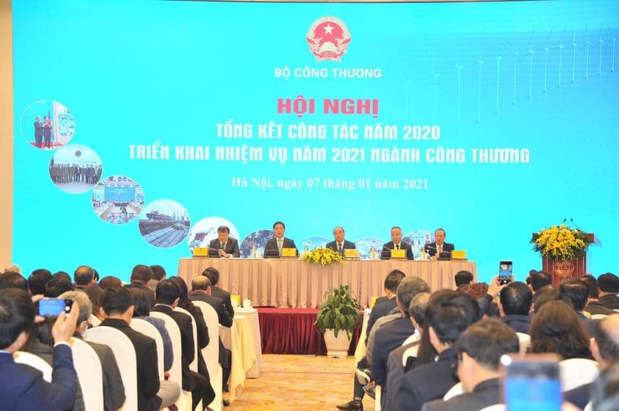 Thủ tướng Chính phủ tham dự và chỉ đạo Hội nghị.