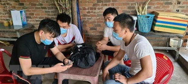 Ảnh 4 đối tượng người nước ngoài trốn khỏi khu cách ly. (Ảnh: TTXVN phát).