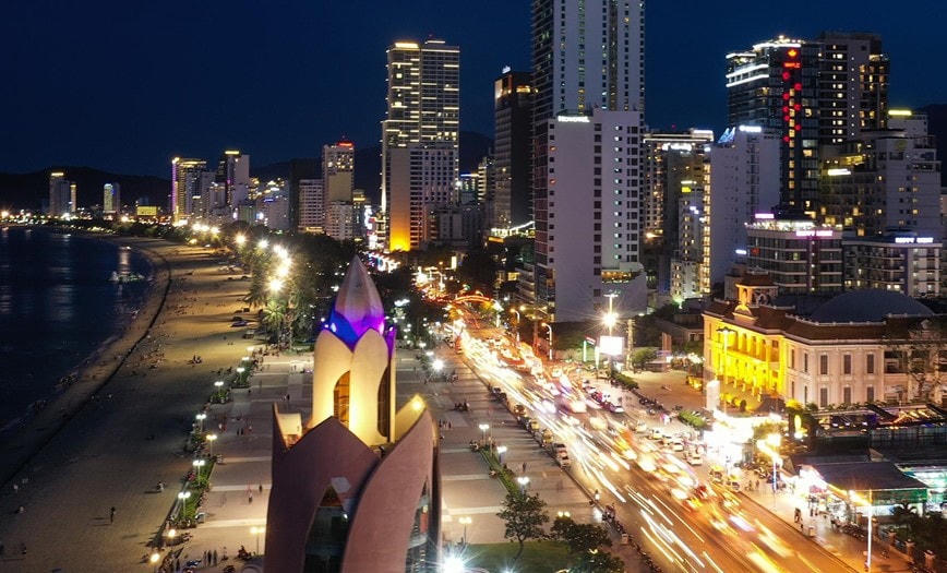 Thành phố Nha Trang vào đêm.