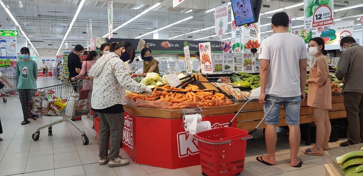 Tại một gian hàng rau củ của Big C Long Biên.