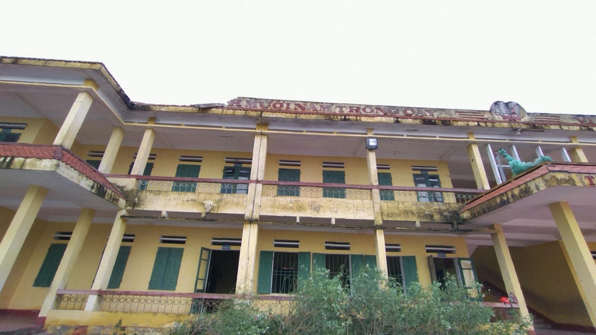 Trường Tiểu học và Trung học cơ sở xã An Vũ cũng bị hư hỏng.