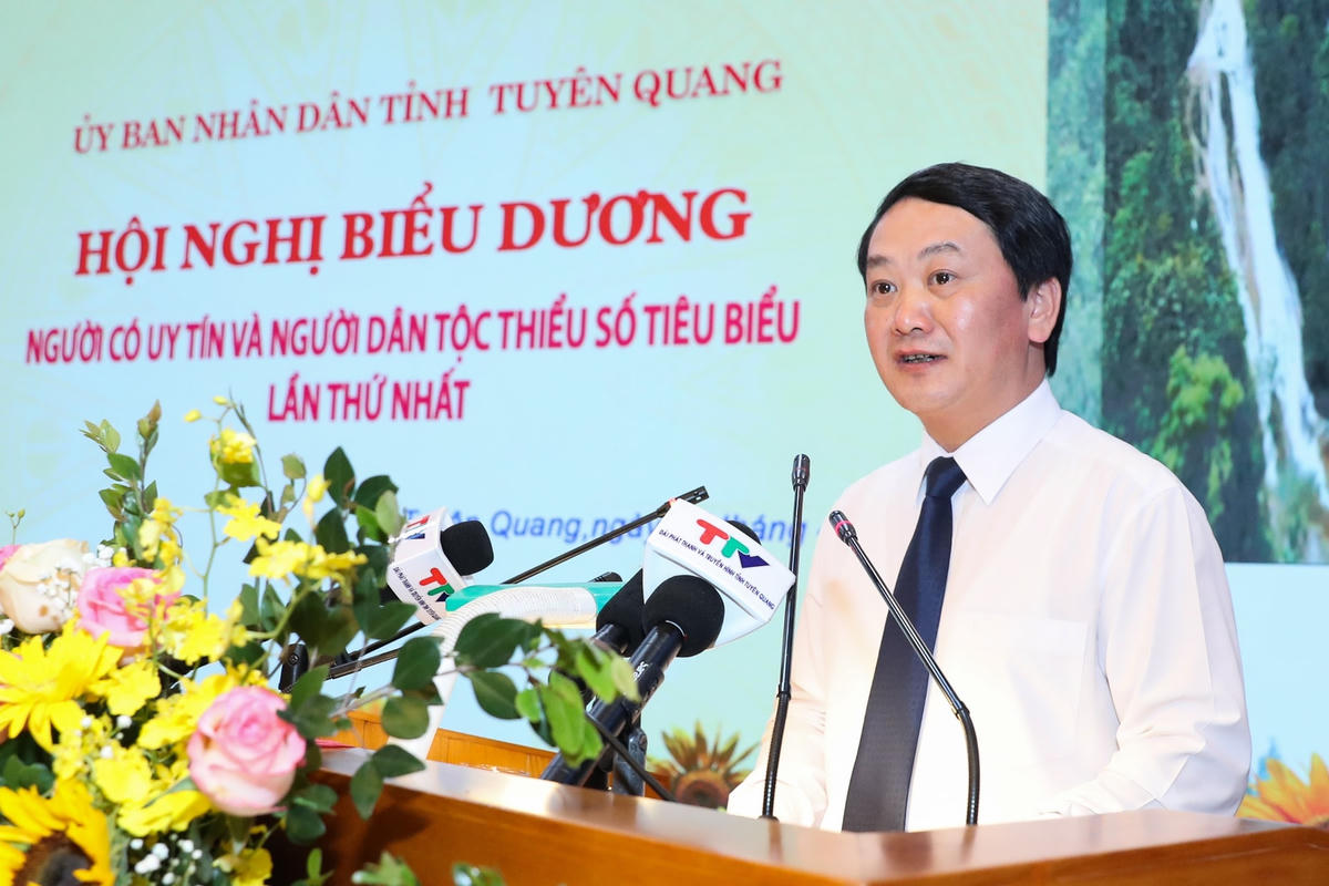 Bộ trưởng - Chủ nhiệm Ủy ban Dân tộc Hầu A Lềnh phát biểu tại Hội nghị. Ảnh Quang Vinh.