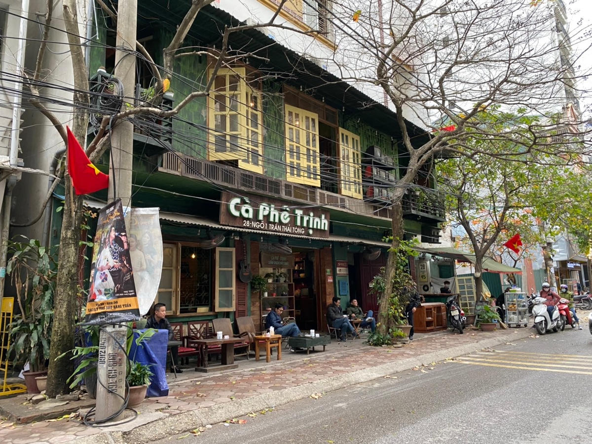 "Phố cafe" ở ngõ 1 Trần Thái Tông trở lại không khí thường ngày. Ảnh: Lan Anh. 