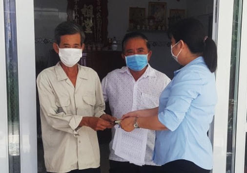 Đến tận nhà hỗ trợ cho người lao động gặp khó khăn.