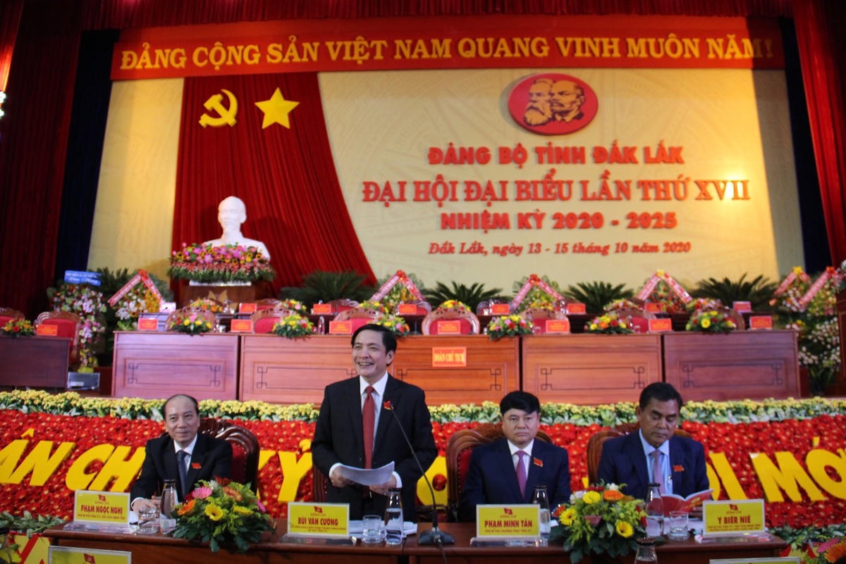 Bí thư Tỉnh ủy Đắk Lắk Bùi Văn Cường tái đắc cử với số phiếu tuyệt đối.