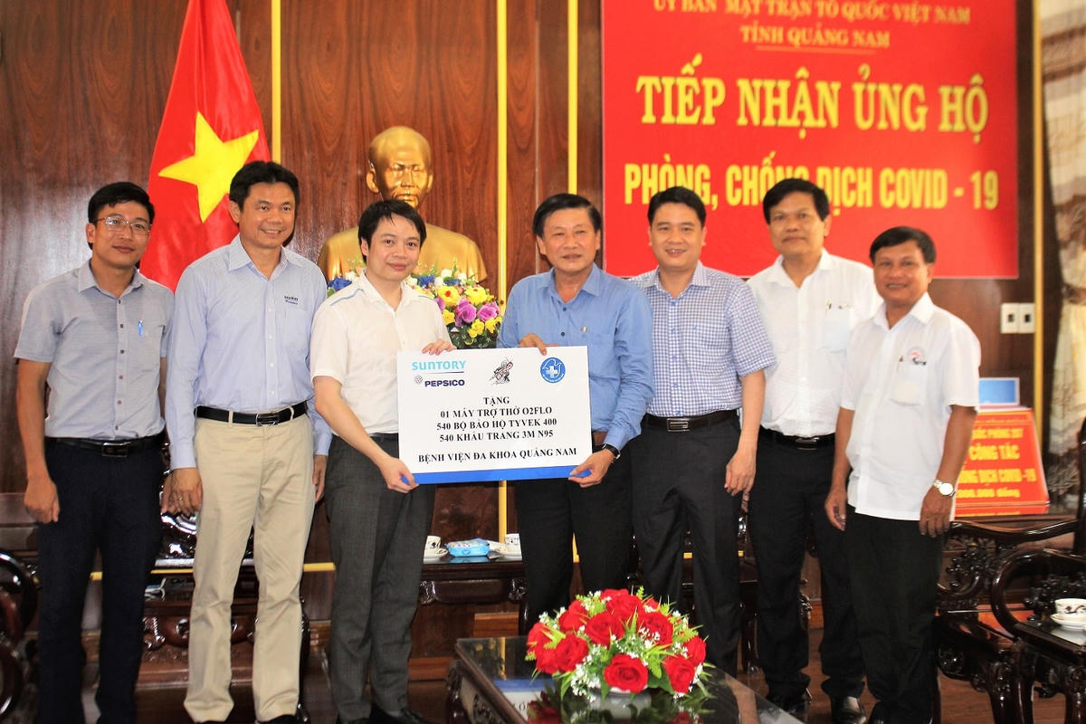 Mặt trận tỉnh Quảng Nam tiếp nhận vật tư y tế phòng, chống dịch Covid-19.