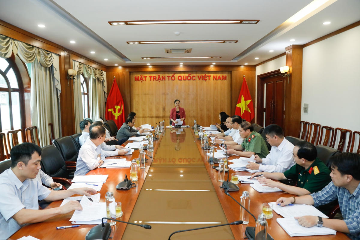 Quang cảnh cuộc họp.
