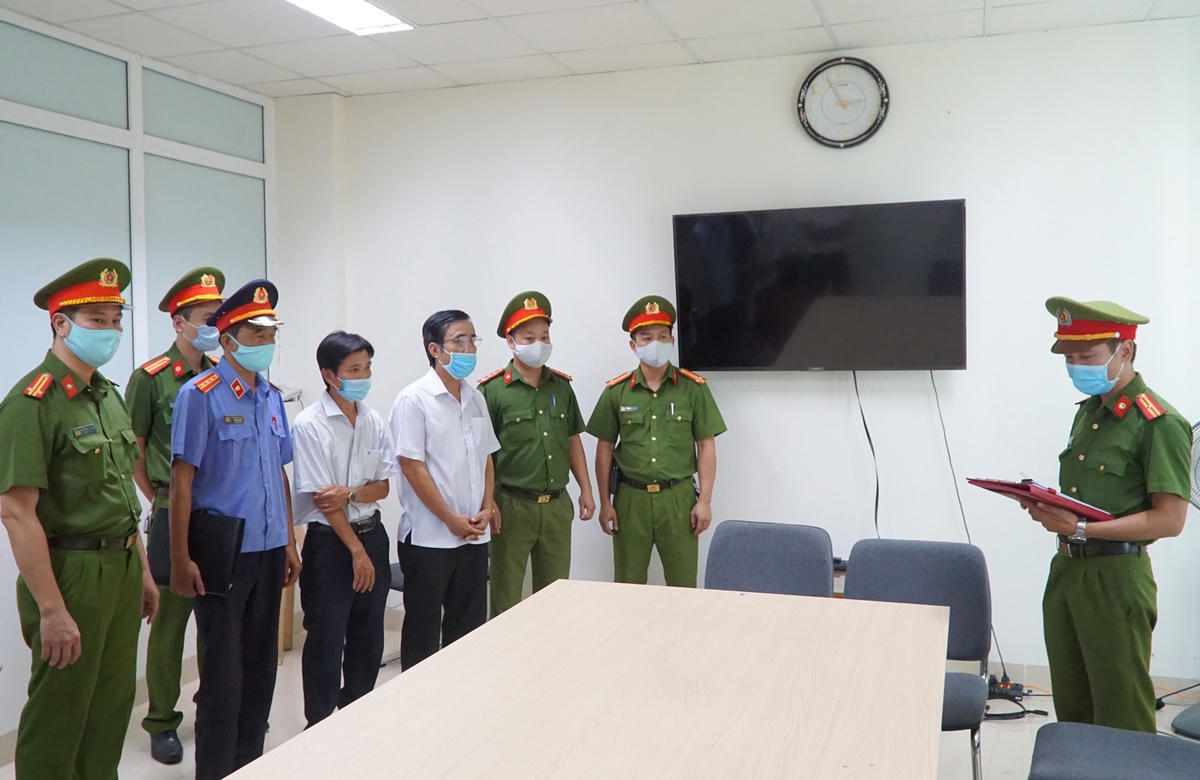 Cơ quan Công an đọc lệnh bắt giữ các đối tượng liên quan đến giải phóng mặt bằng tại Bắc Hương Sơ.