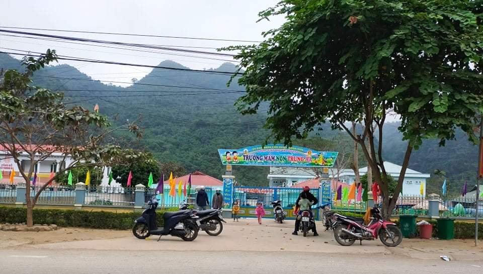 Trường mầm non Trung Hạ - nơi cô Hà Thị Thoa đã cống hiến gần 20 năm nhưng nay đang đứng trước nguy cơ mất việc.