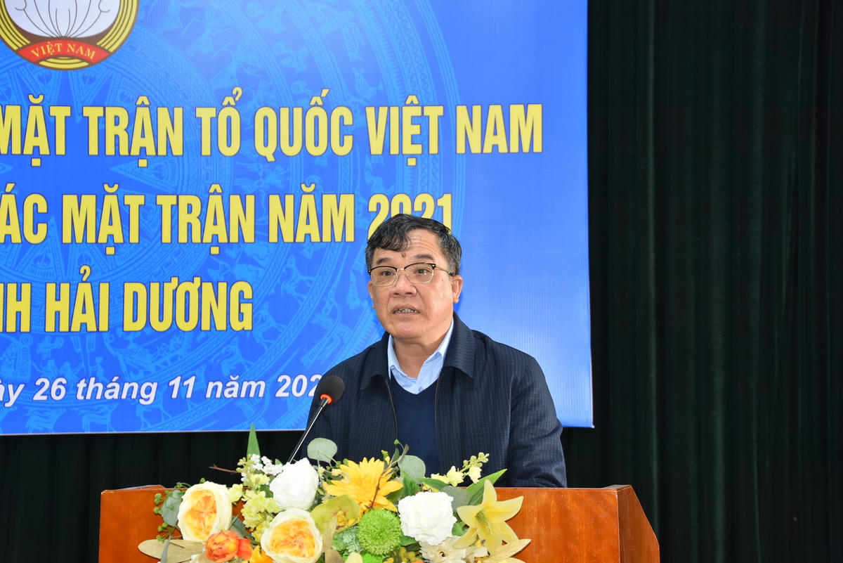 Phó Chủ tịch Ủy ban MTTQ Việt Nam tỉnh Hải Dương Huỳnh Tấn Dương báo cáo kết quả công tác Mặt trận năm 2021.