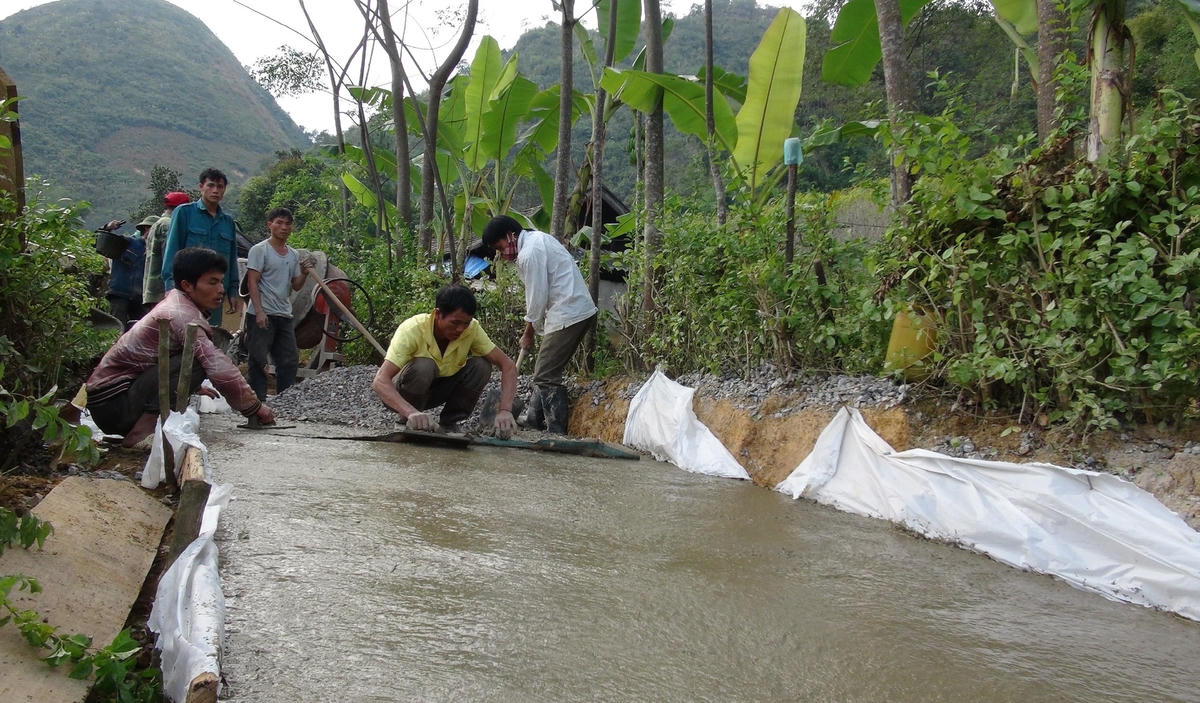 Người dân xã Bản Giang (Lai Châu) yên tâm xây dựng nông thôn mới nhờ thực hiện tốt giám sát công trình.