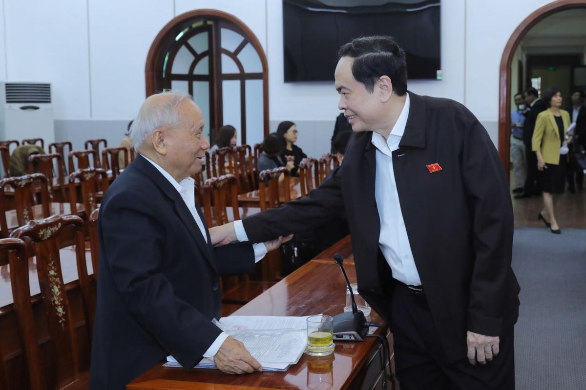 Phát huy trí tuệ, quyền làm chủ của toàn dân tham gia đóng góp với Đảng