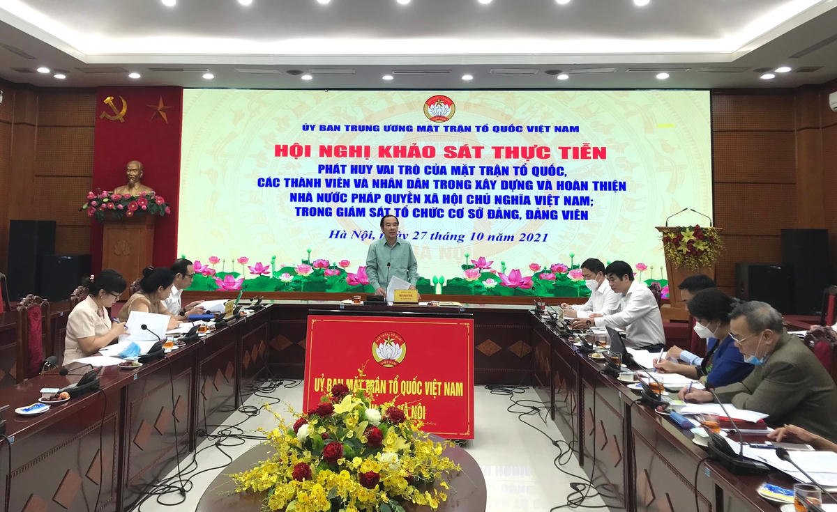 Phó Chủ tịch Ngô Sách Thực phát biểu tại hội nghị. 