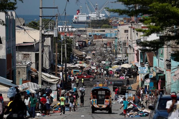 Một ngày bình thường tại thủ đô Port-au-Prince. (Ảnh: AP).