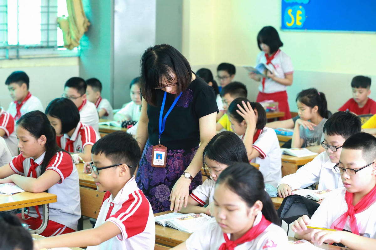 Các giáo viên kỳ vọng lương sẽ tăng để nhà giáo có thể sống được bằng lương, phù hợp với công sức bỏ ra.Ảnh: Quang Vinh