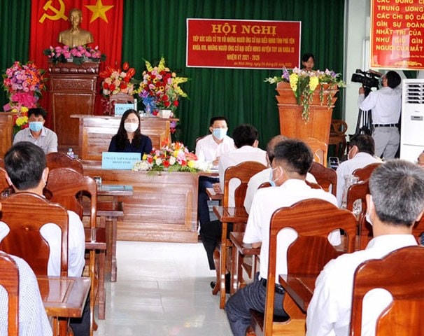 Quang cảnh hội nghị tiếp xúc cử tri tại xã An Ninh Đông.