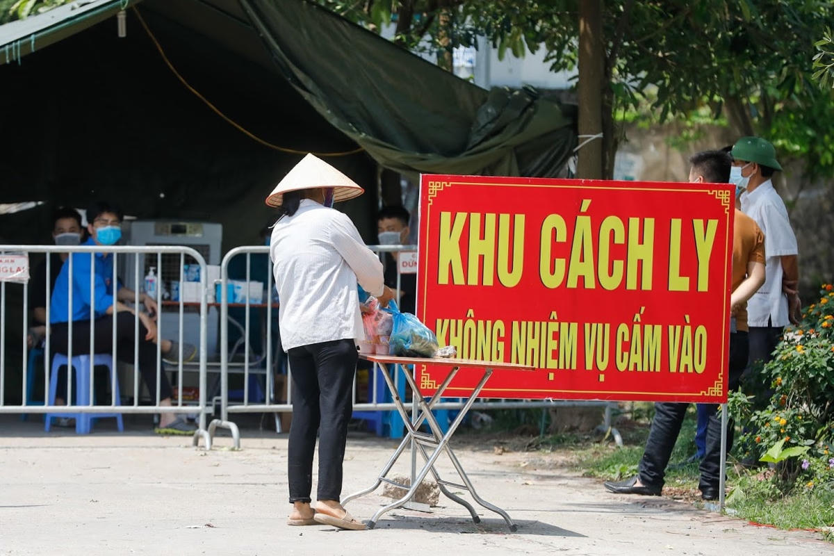 Trước chốt kiểm soát tại thôn Linh Quy Bắc, xã Kim Sơn. Ảnh: Quang Vinh.
