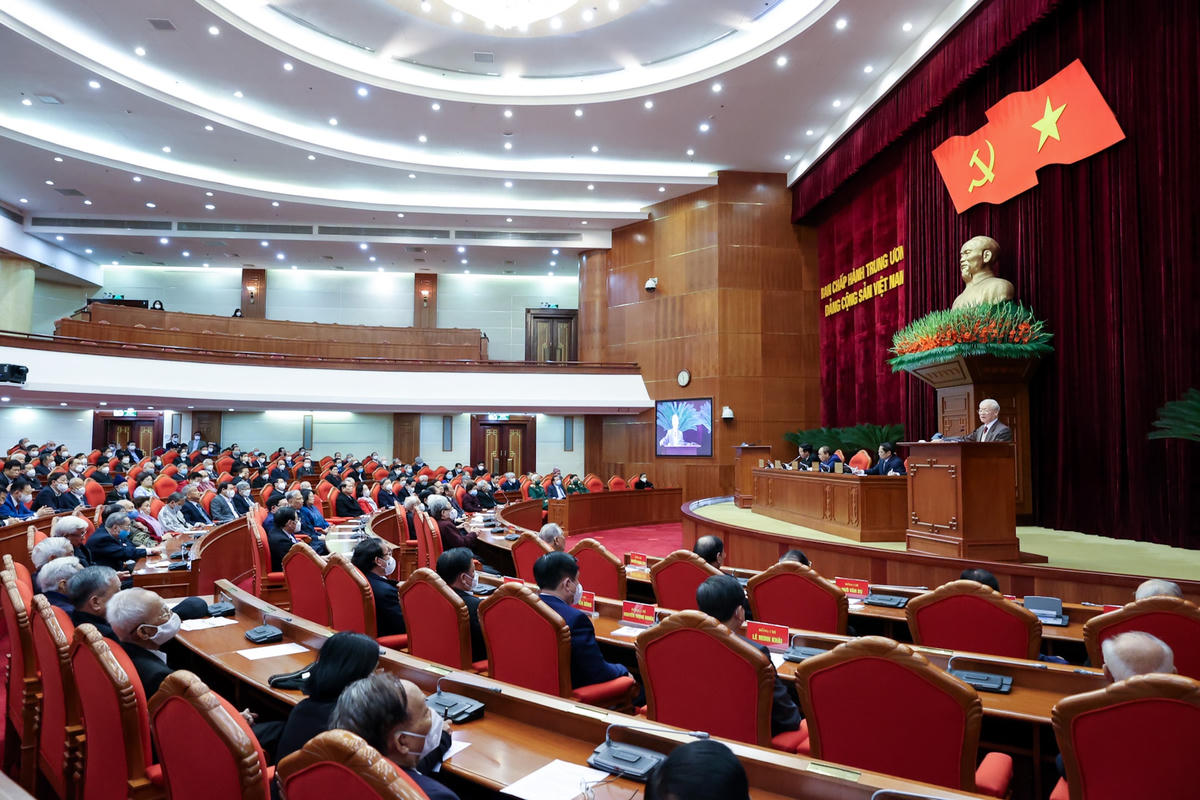 Tổng Bí thư Nguyễn Phú Trọng chúc các nguyên lãnh đạo Đảng, Nhà và gia đình mạnh khoẻ, hạnh phúc, an khang, thịnh vượng và tiếp tục có những đóng góp quý báu cho Đảng, cho Nhân dân, cho đất nước. Ảnh: VGP/Nhật Bắc.