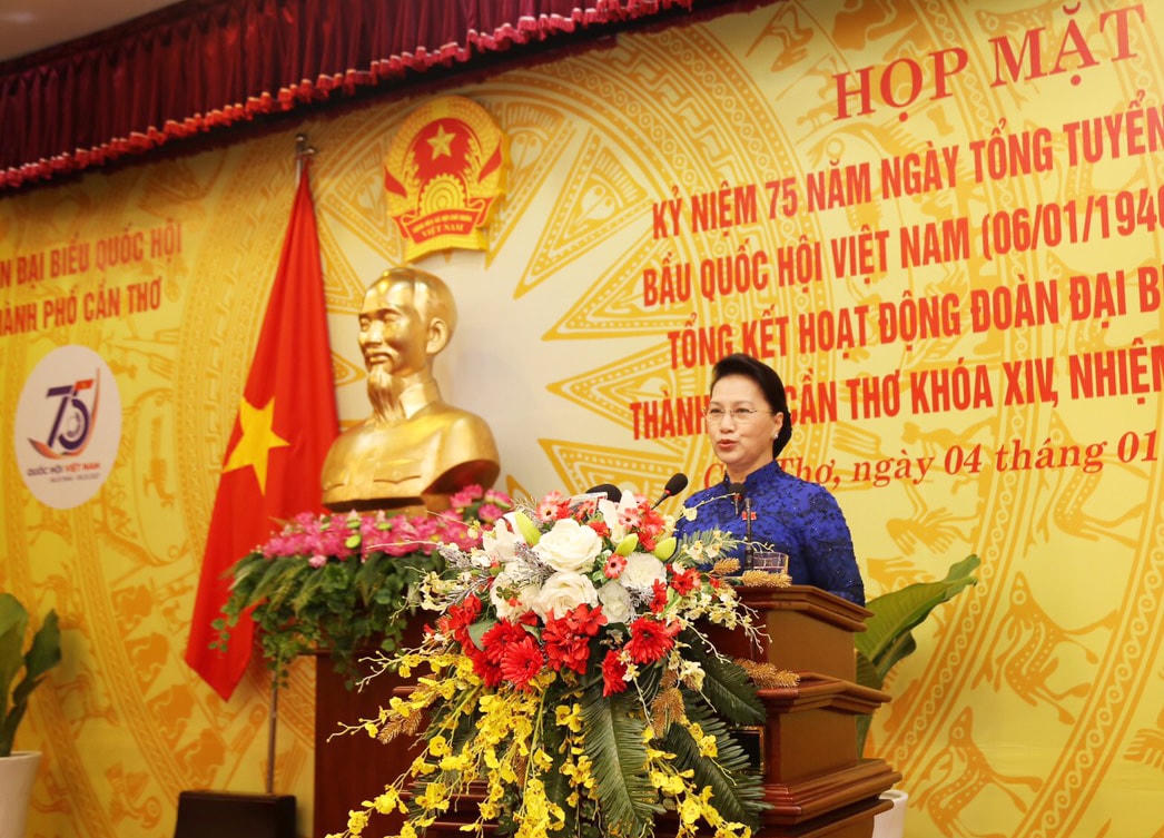 Chủ tịch Quốc hội Nguyễn Thị Kim Ngân phát biểu tại buổi họp mặt.