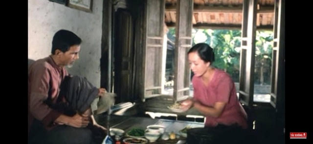 "Được đóng phim với nghệ sĩ gạo cội, tài năng như NSND Trần Hạnh, tôi được học hỏi và cảm giác được nâng đỡ về cảm xúc rất nhiều", Chiều Xuân kể. (Ảnh: FBNV).