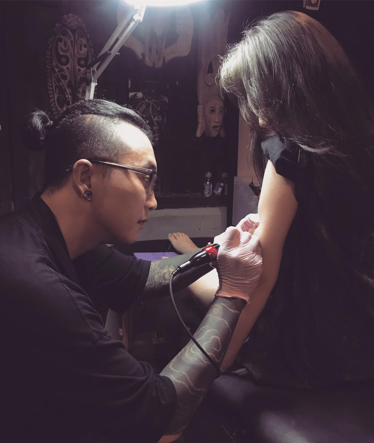 Trào lưu xăm mình nở rộ và gây ra nhiều tranh cãi.