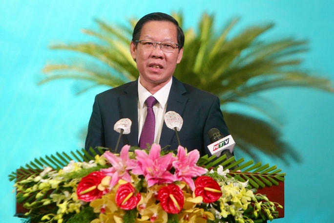 Chủ tịch UBND TP HCM Phan Văn Mãi phát biểu tại buổi họp mặt. Ảnh: Hoàng Triều.