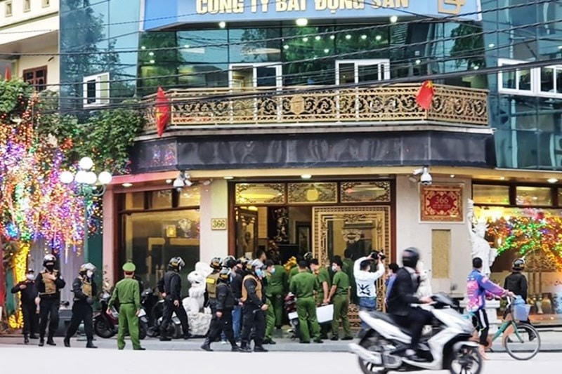 Công an tỉnh Thái Bình tiến hành phong tỏa, khám nhà của  vợ chồng Nguyễn Thị Dương và Nguyễn Xuân Đường.