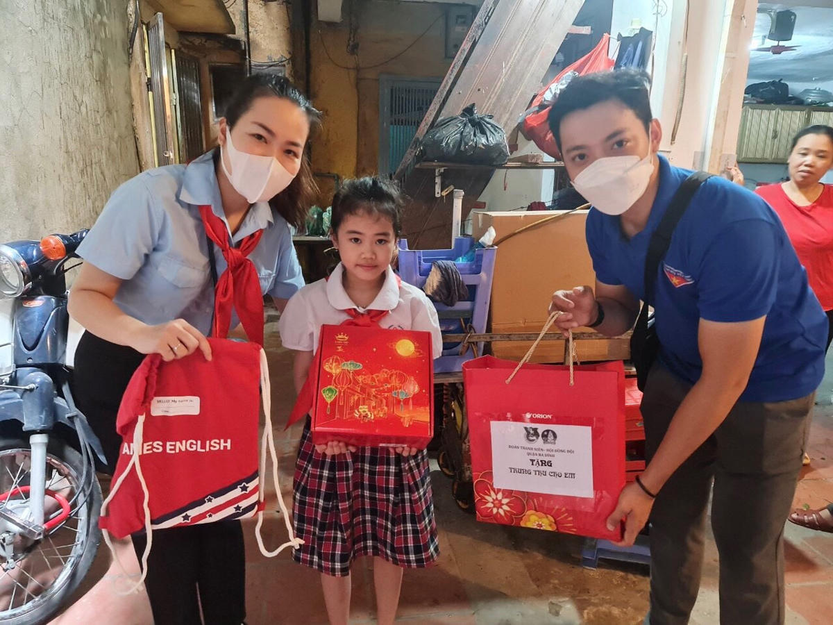 Những phần quà tuy giá trị vật chất không cao nhưng tràn đầy ý nghĩa, thể hiện tình cảm, trách nhiệm của các nhà trường và tổ chức đoàn thể hướng đến các em.